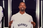 从Spurs到Hotspurs！NBA马刺球员哈里森&middot;巴恩斯造访热刺主场