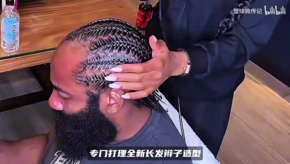 哈登大变样！休赛期打理全新辫子头，球迷调侃营养全给了胡子😂